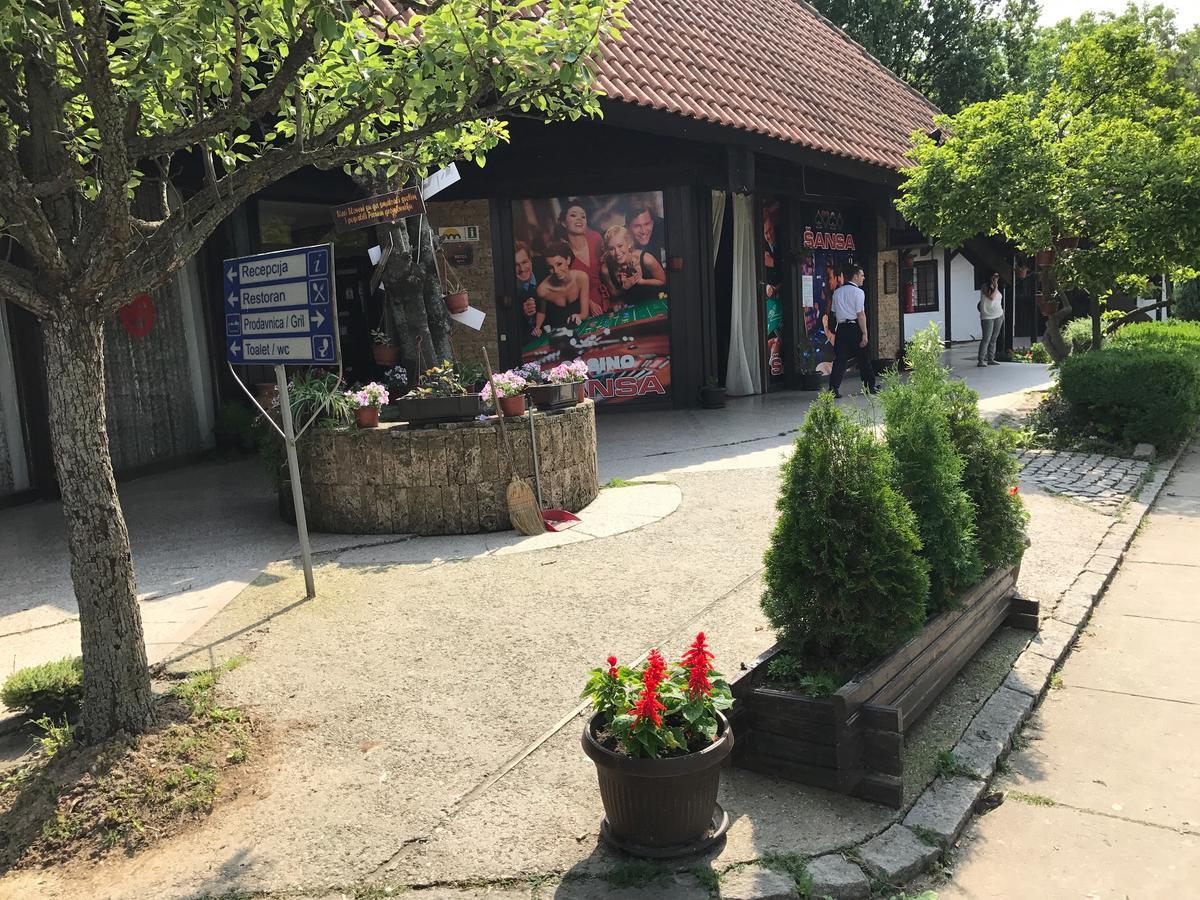 Motel Stari Hrast Markovac Buitenkant foto