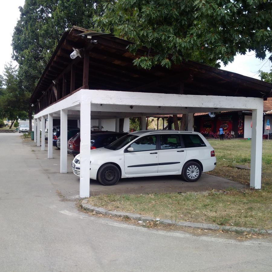 Motel Stari Hrast Markovac Buitenkant foto