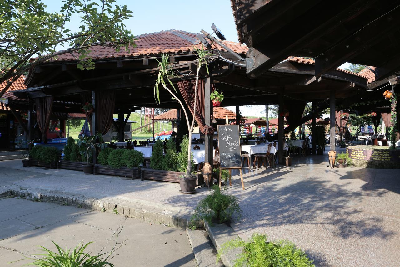 Motel Stari Hrast Markovac Buitenkant foto